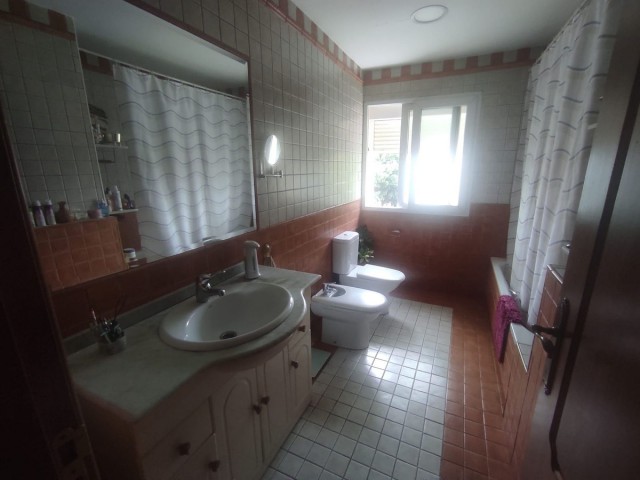 Apartamento con 4 Dormitorios  en Málaga