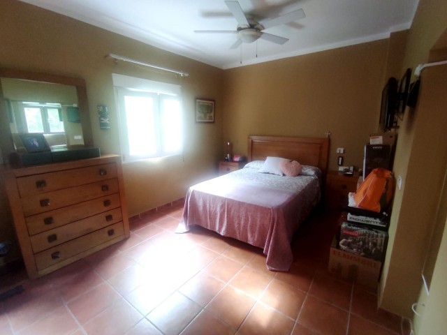 Apartamento con 4 Dormitorios  en Málaga