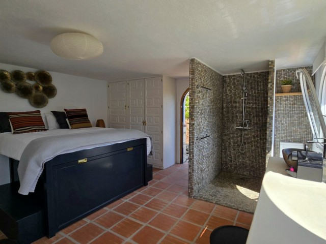 Villa con 4 Dormitorios  en Cerros del Aguila