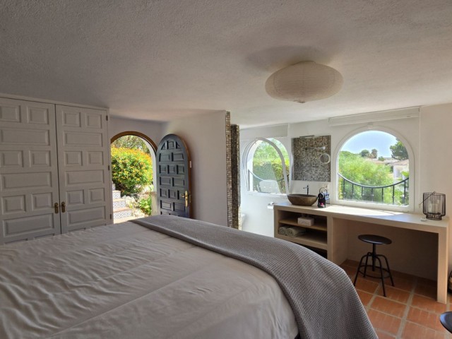 Villa con 4 Dormitorios  en Cerros del Aguila