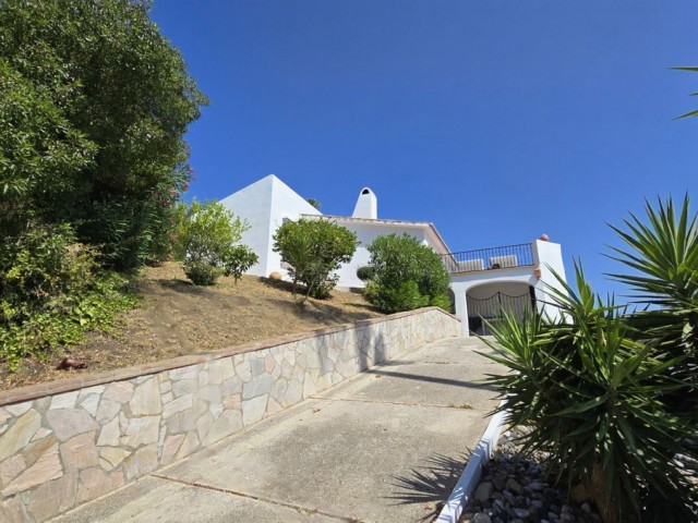 Villa con 4 Dormitorios  en Cerros del Aguila