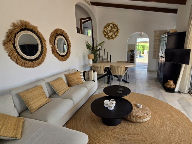 Villa con 4 Dormitorios  en Cerros del Aguila