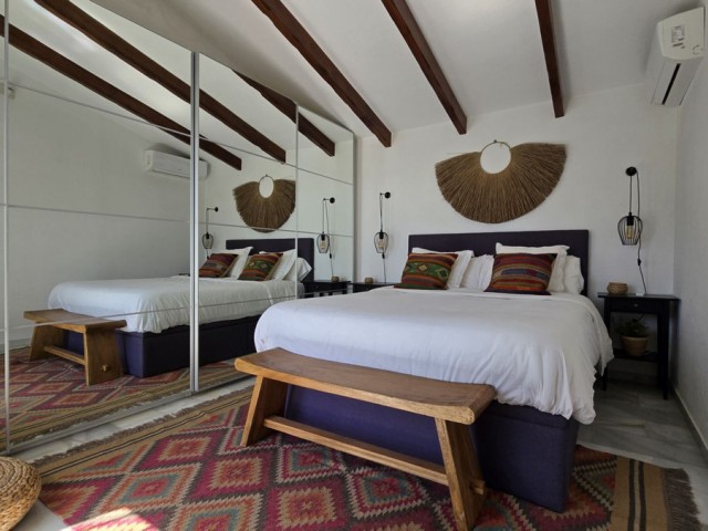 Villa con 4 Dormitorios  en Cerros del Aguila
