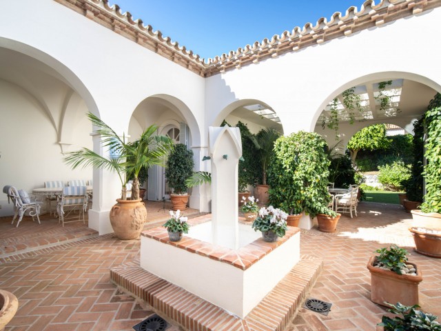 5 Bedrooms Villa in The Golden Mile