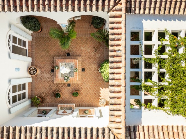 5 Bedrooms Villa in The Golden Mile