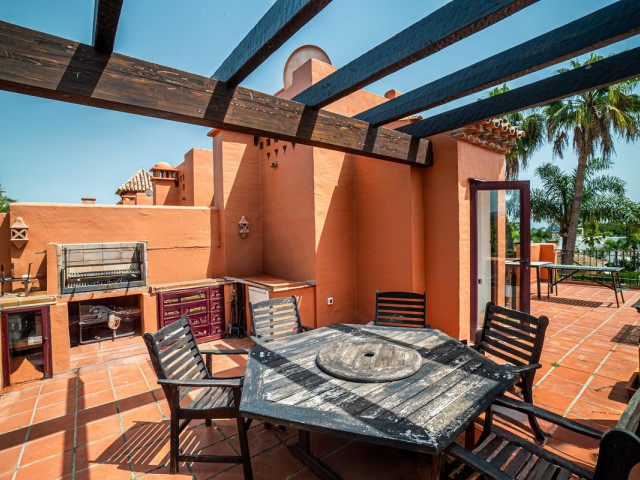 5 Bedrooms Townhouse in Marbella