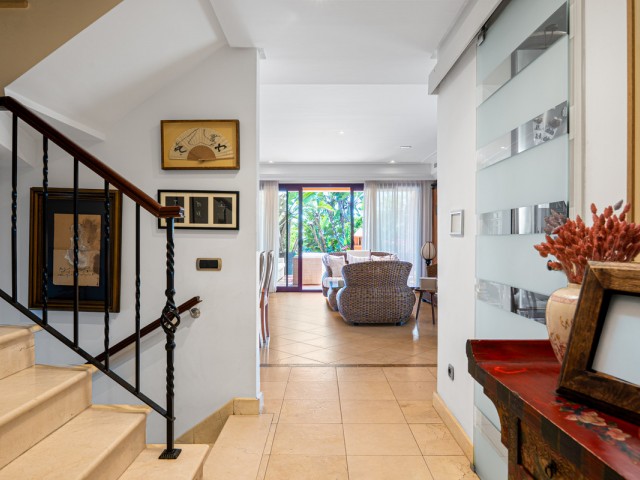 5 Bedrooms Townhouse in Marbella