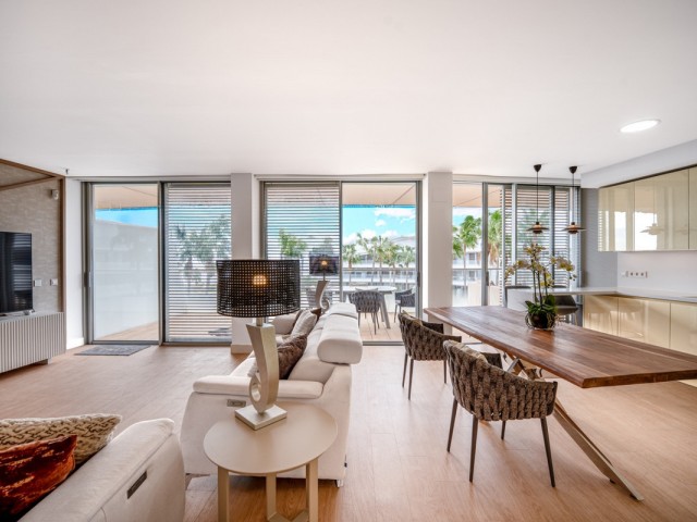 4 Bedrooms Apartment in Estepona