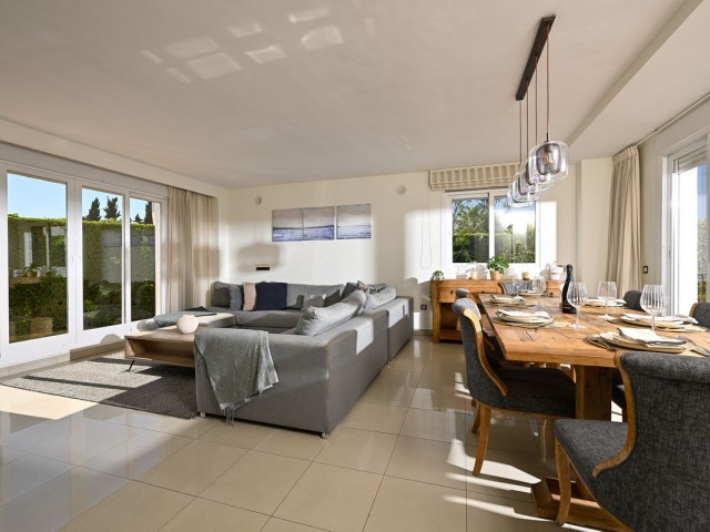 3 Bedrooms Townhouse in Estepona