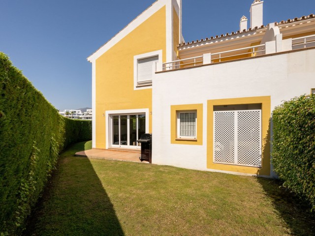 3 Bedrooms Townhouse in Estepona