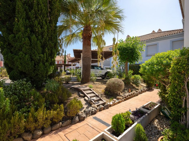 3 Bedrooms Townhouse in Estepona
