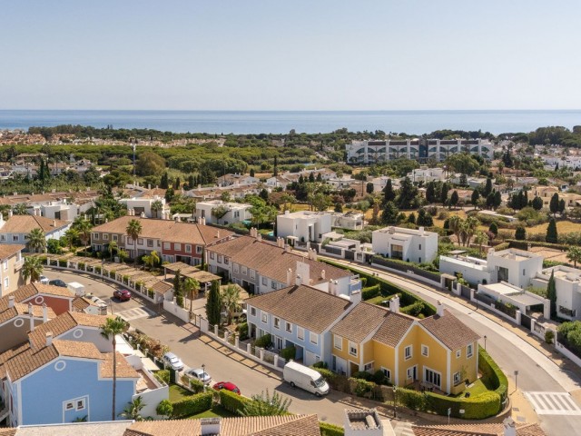 3 Bedrooms Townhouse in Estepona