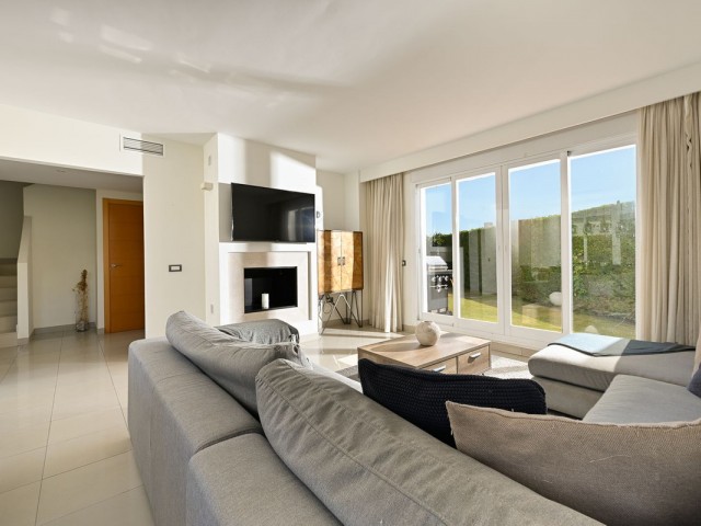 3 Bedrooms Townhouse in Estepona