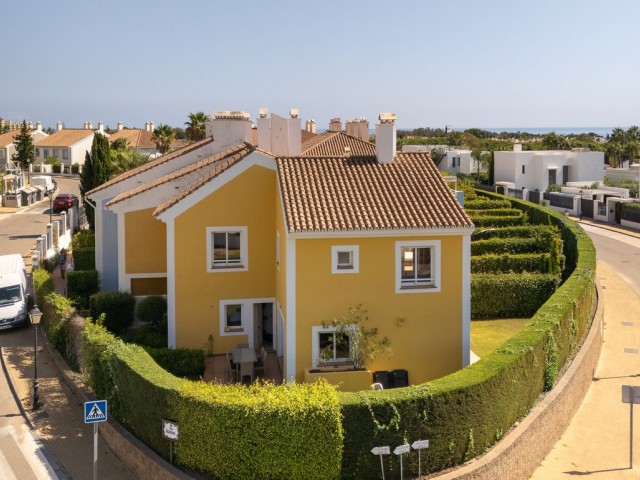 3 Bedrooms Townhouse in Estepona