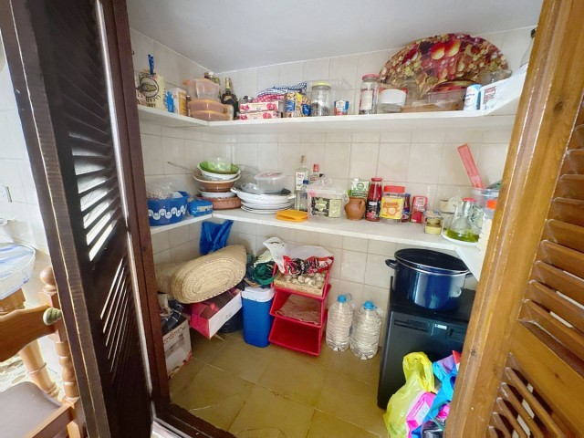 Adosado con 5 Dormitorios  en Estepona