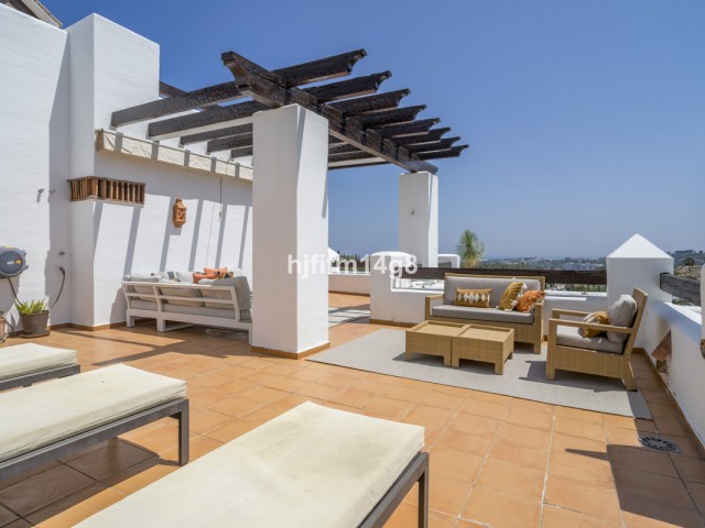 3 Bedrooms Apartment in Nueva Andalucía