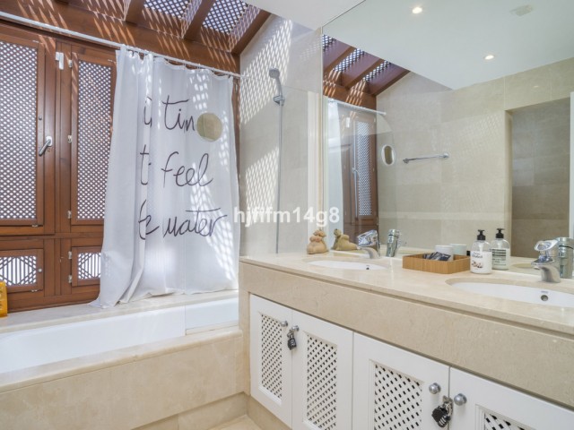 3 Bedrooms Apartment in Nueva Andalucía