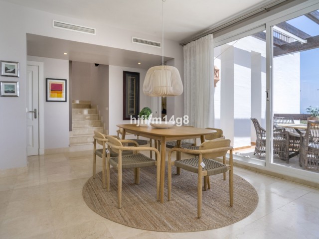 3 Bedrooms Apartment in Nueva Andalucía