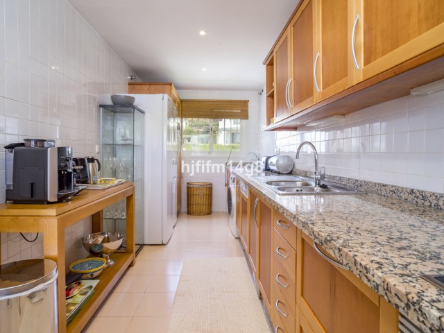 3 Bedrooms Apartment in Nueva Andalucía