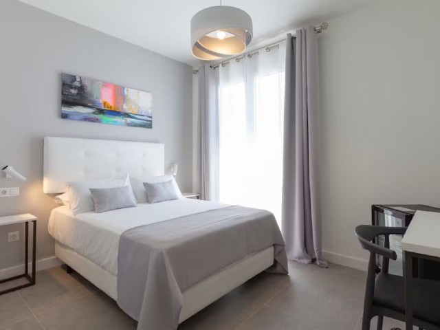 Comercial con 11 Dormitorios  en Estepona