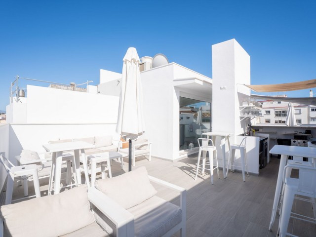 Comercial con 11 Dormitorios  en Estepona