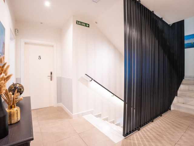 Comercial con 11 Dormitorios  en Estepona