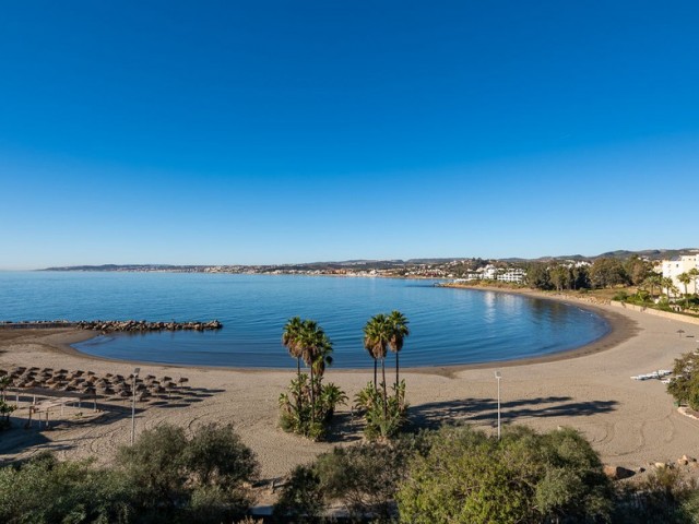 Comercial con 11 Dormitorios  en Estepona