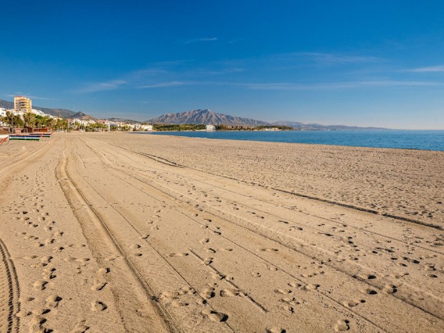 Comercial con 11 Dormitorios  en Estepona