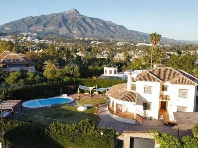 6 Bedrooms Villa in Nueva Andalucía