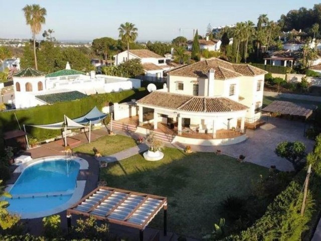 6 Bedrooms Villa in Nueva Andalucía