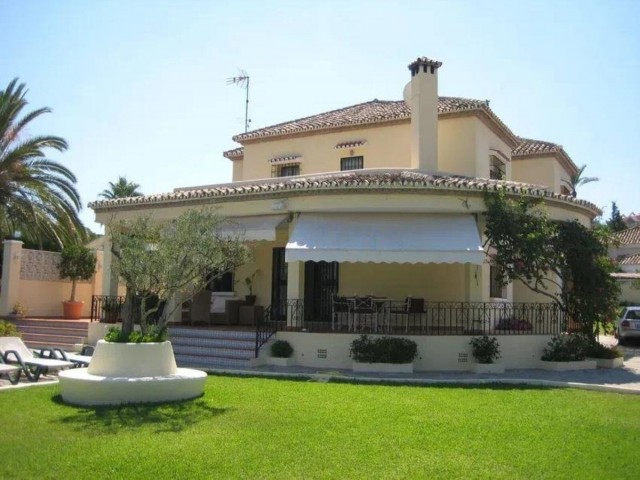 6 Slaapkamer Villa in Nueva Andalucía