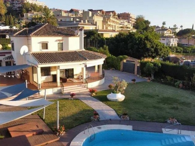 6 Slaapkamer Villa in Nueva Andalucía