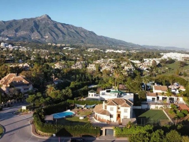 6 Slaapkamer Villa in Nueva Andalucía
