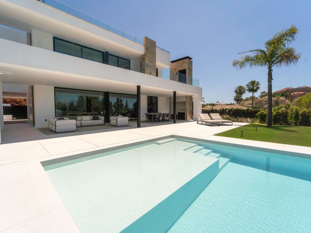 5 Bedrooms Villa in Nueva Andalucía