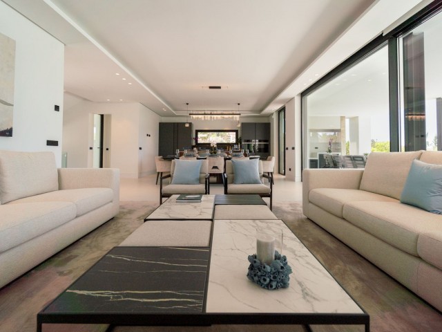 5 Bedrooms Villa in Nueva Andalucía