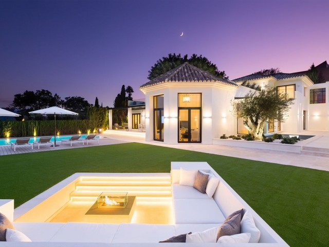 5 Bedrooms Villa in Nueva Andalucía