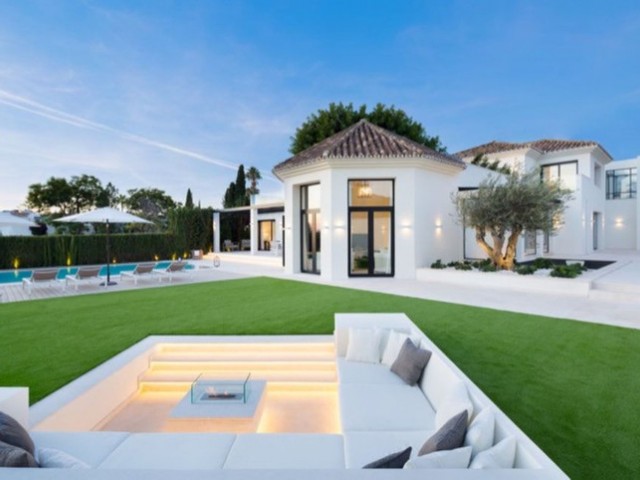 5 Bedrooms Villa in Nueva Andalucía