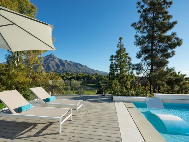 5 Bedrooms Villa in Nueva Andalucía