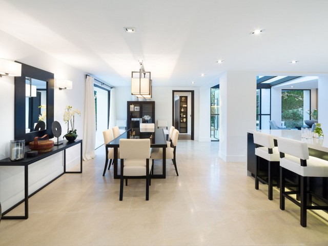 5 Bedrooms Villa in Nueva Andalucía