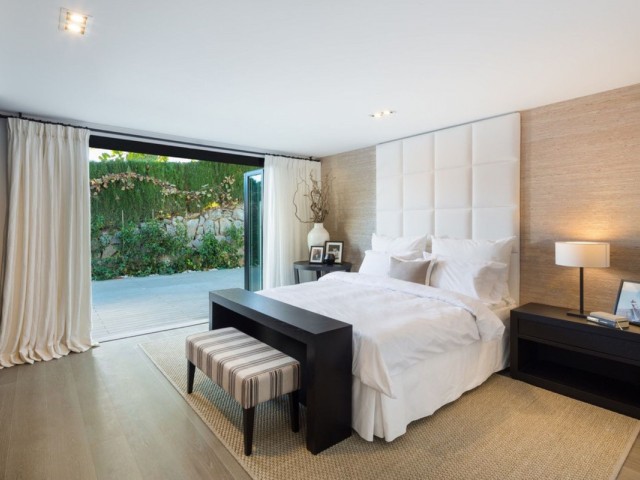 5 Bedrooms Villa in Nueva Andalucía