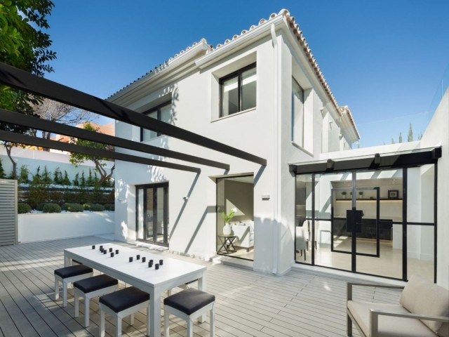 5 Bedrooms Villa in Nueva Andalucía