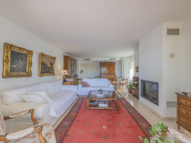 4 Bedrooms Townhouse in Nueva Andalucía