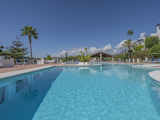 4 Bedrooms Townhouse in Nueva Andalucía