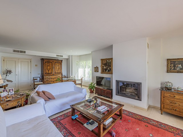 4 Bedrooms Townhouse in Nueva Andalucía