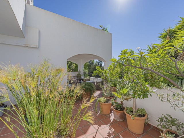 4 Bedrooms Townhouse in Nueva Andalucía