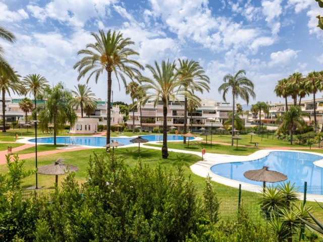 2 Bedrooms Apartment in Nueva Andalucía