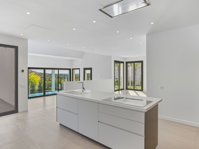 4 Soveroms Villa i Elviria