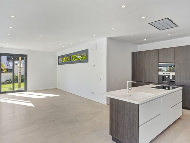 4 Soveroms Villa i Elviria