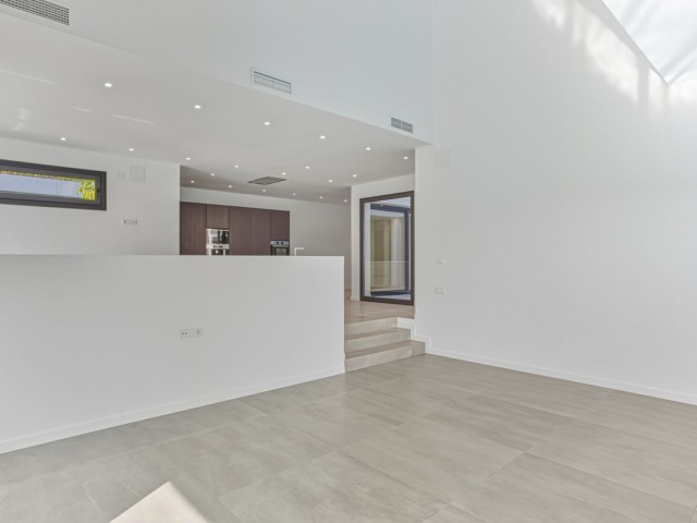 4 Soveroms Villa i Elviria