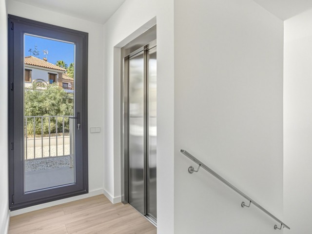 4 Soveroms Villa i Elviria